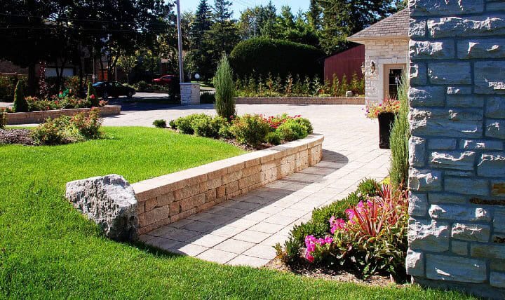Interlock landscaping and retaining wall project in Ottawa