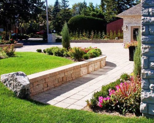 Interlock landscaping and retaining wall project in Ottawa